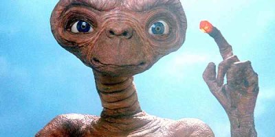 스티븐 스필버그의 외계인 영화  E.T 1982년